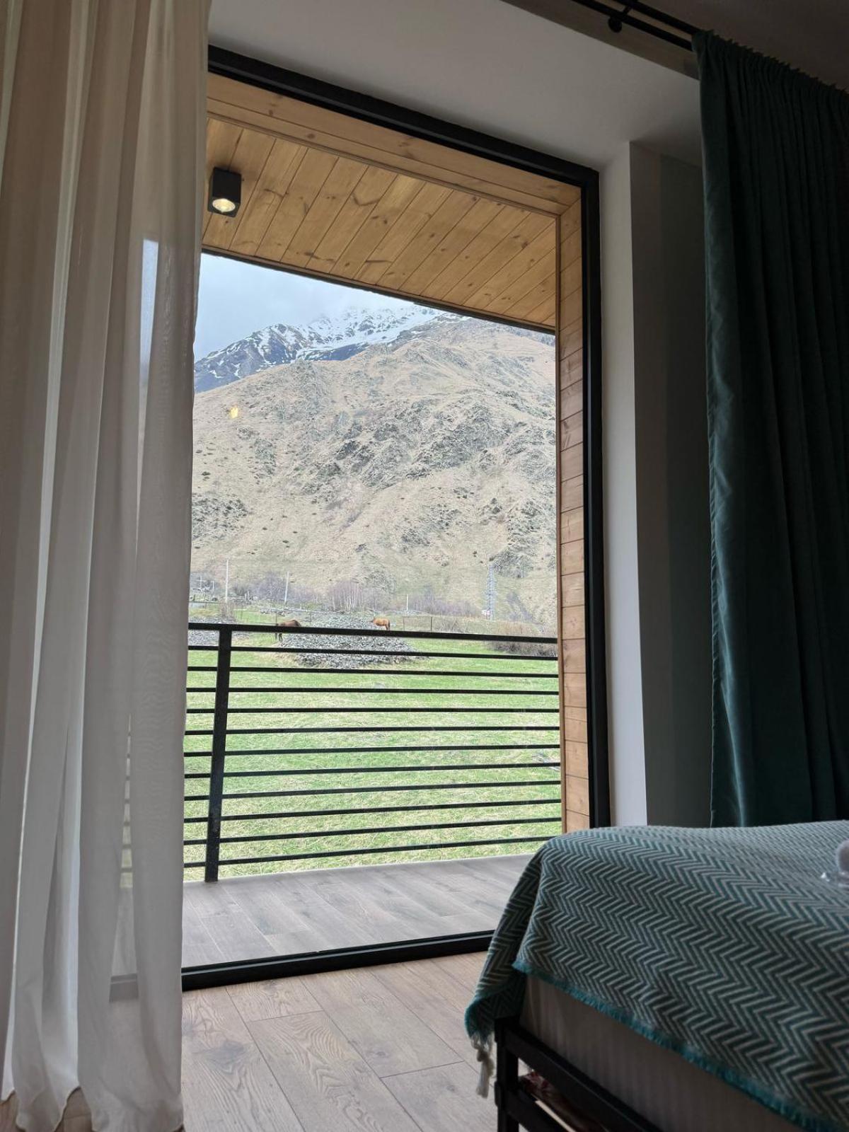 Kazbegi Hotel Grand View Екстериор снимка