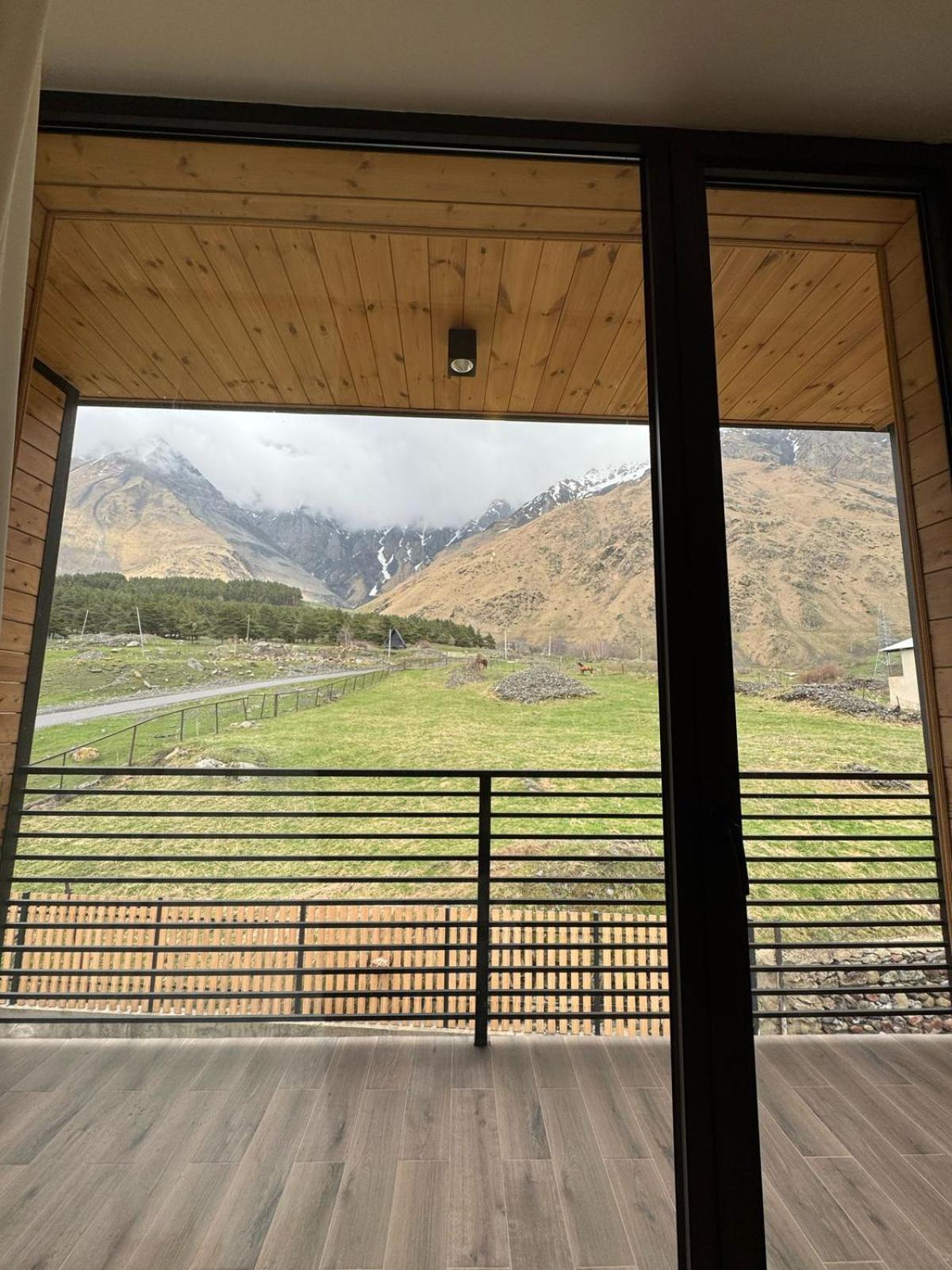Kazbegi Hotel Grand View Екстериор снимка